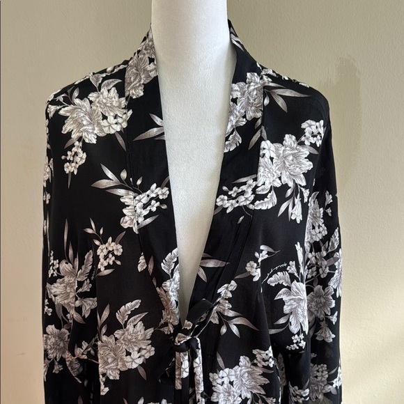 Spiritual Gangster Maya Tie Front Kimono Robe Beach Cover Black Floral One Size - Picture 5 of 11